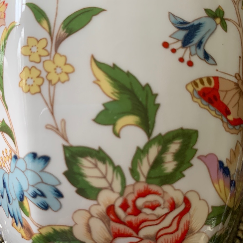 Aynsley Cottage Garden 7” hexagon vase. Excellent condition. Beautiful! ❣️ - Picture 3 of 6